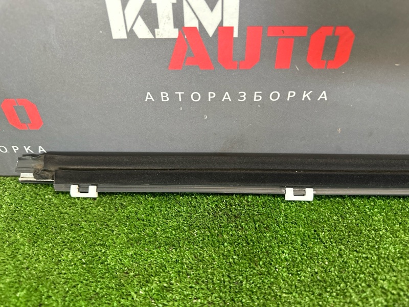 Уплотнитель стекла наружный (Бархотка) Kia Ceed 1 2010 ED