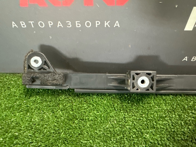 Направляющая стекла двери Kia Ceed 1 2010 ED