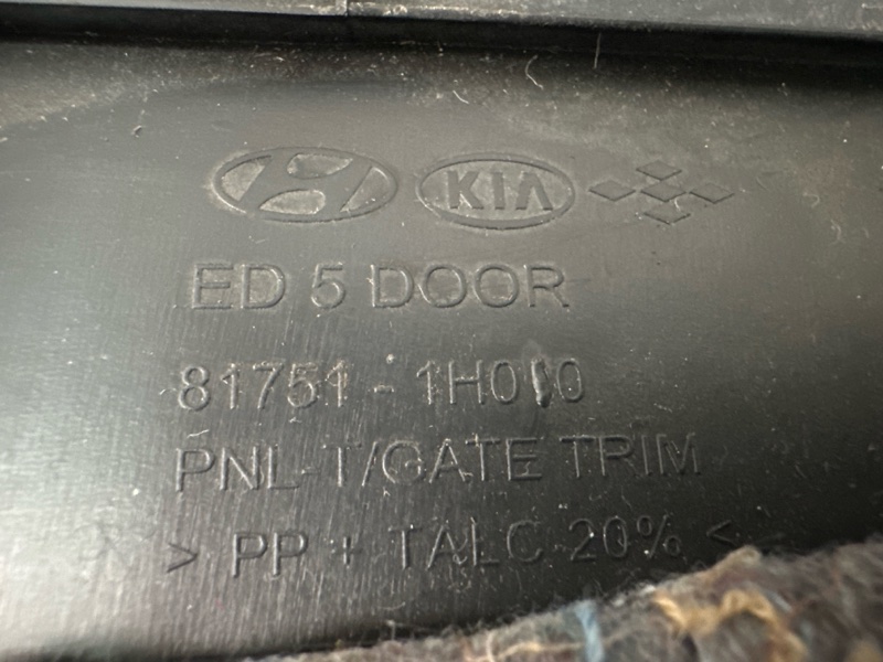 Обшивка крышки багажника Kia Ceed 1 2010 ED