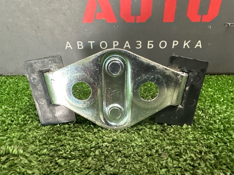 Ответная часть замка багажника Kia Ceed 1 2010 ED