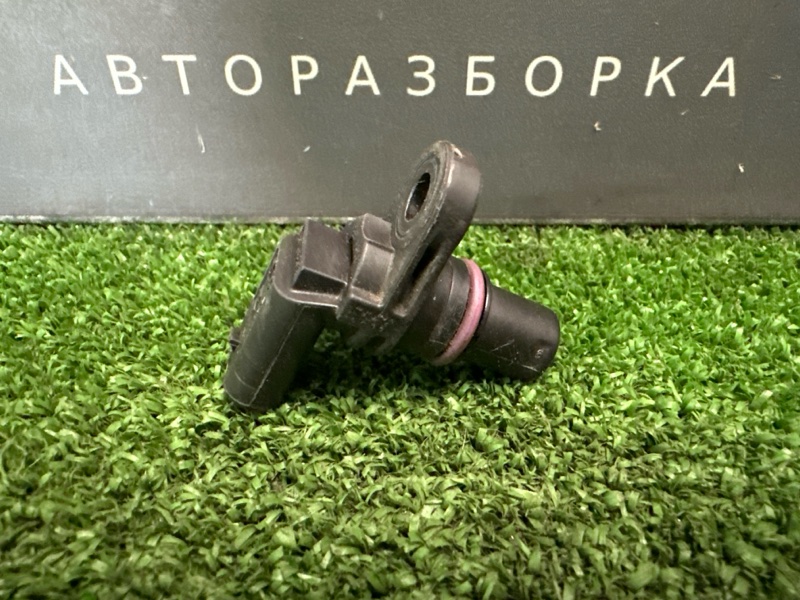 Датчик положения распредвала Skoda Octavia 2014 A7