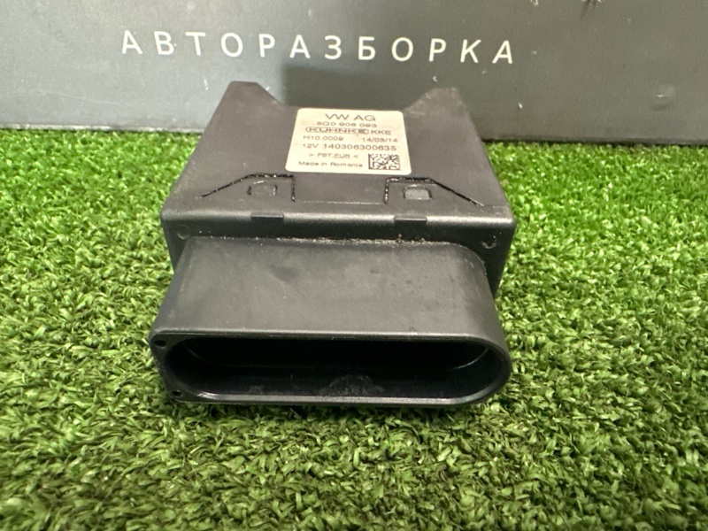 Блок управления топливным насосом Skoda Octavia 2014 A7