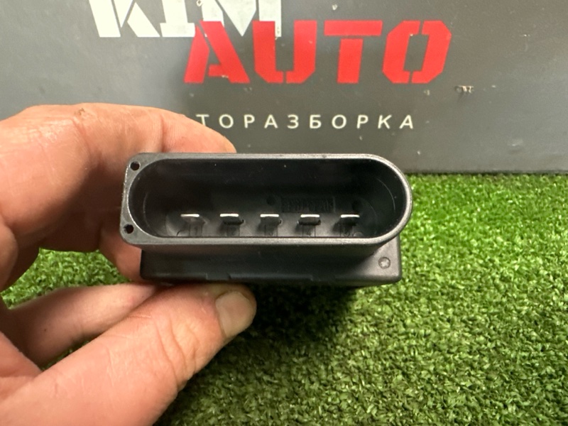 Блок управления топливным насосом Skoda Octavia 2014 A7