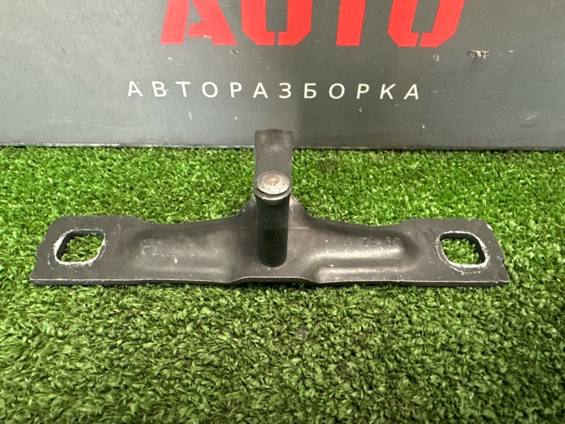 Ответная часть замка багажника Skoda Octavia 2014 A7