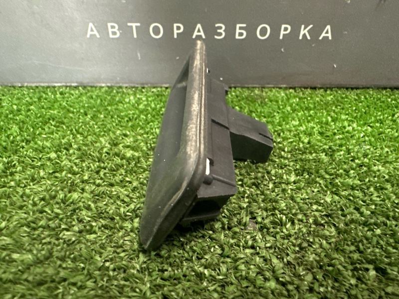 Кнопка открывания багажника Skoda Octavia 2014 A7
