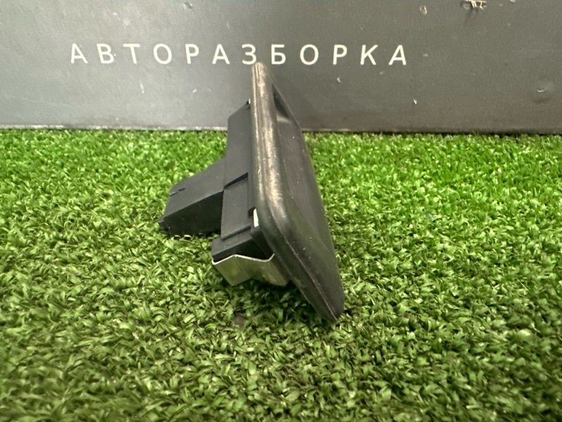 Кнопка открывания багажника Skoda Octavia 2014 A7