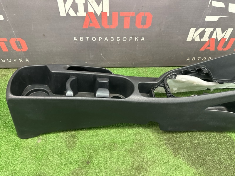 Консоль между сидений Kia Rio 3 2012 HB
