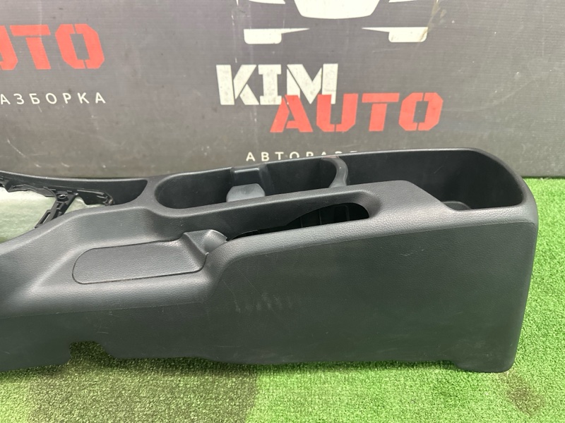 Консоль между сидений Kia Rio 3 2012 HB