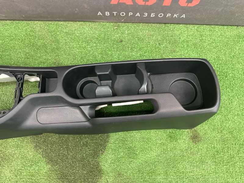 Консоль между сидений Kia Rio 3 2012 HB