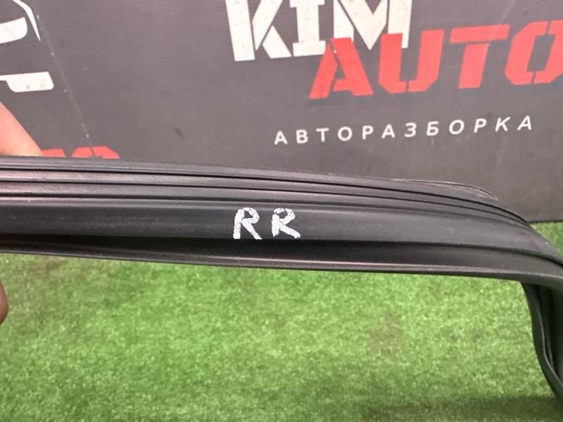 Уплотнитель стекла направляющий Kia Rio 3 2012 HB