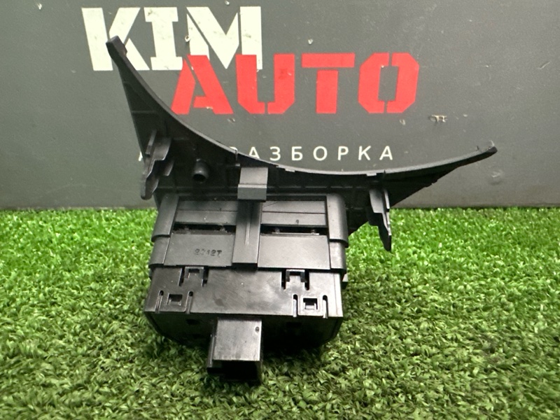 Кнопки подогрева сидений Kia Rio 3 2012 HB