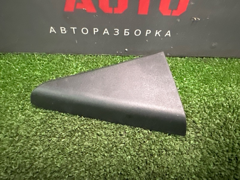 Накладка двери треугольник Kia Rio 3 2012 HB