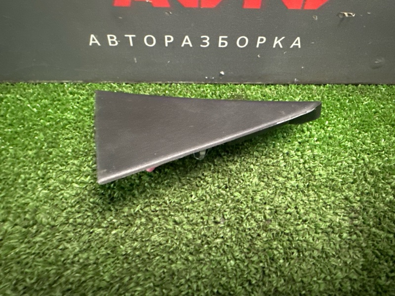 Накладка двери треугольник Kia Rio 3 2012 HB