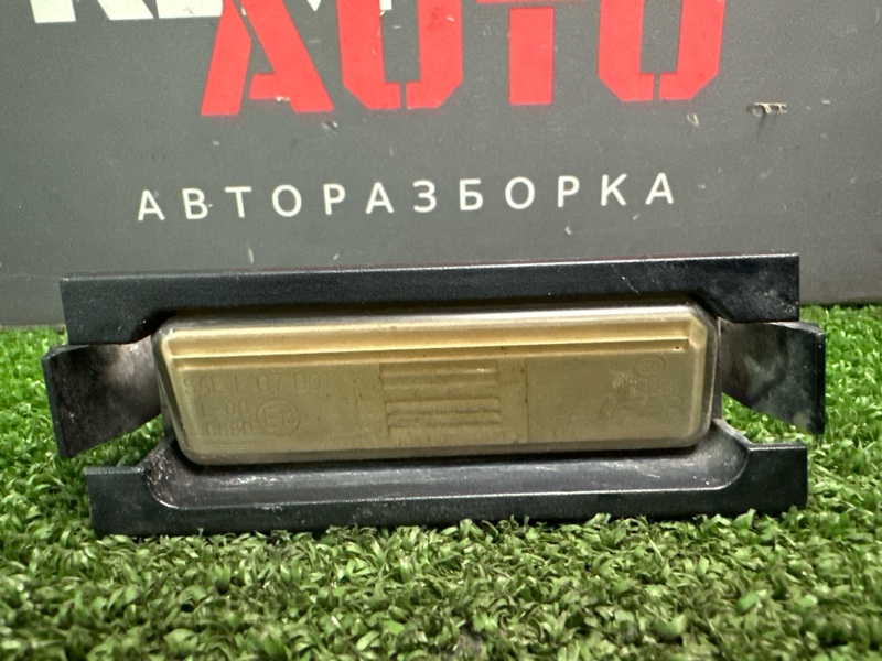 Плафон подсветки номера Kia Rio 3 2012 HB