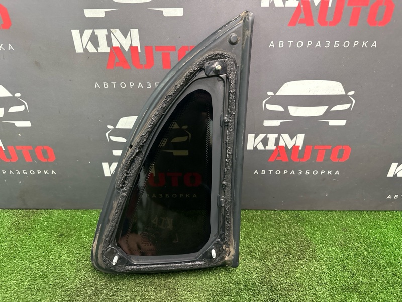 Стекло глухое заднее Kia Rio 3 2012 HB