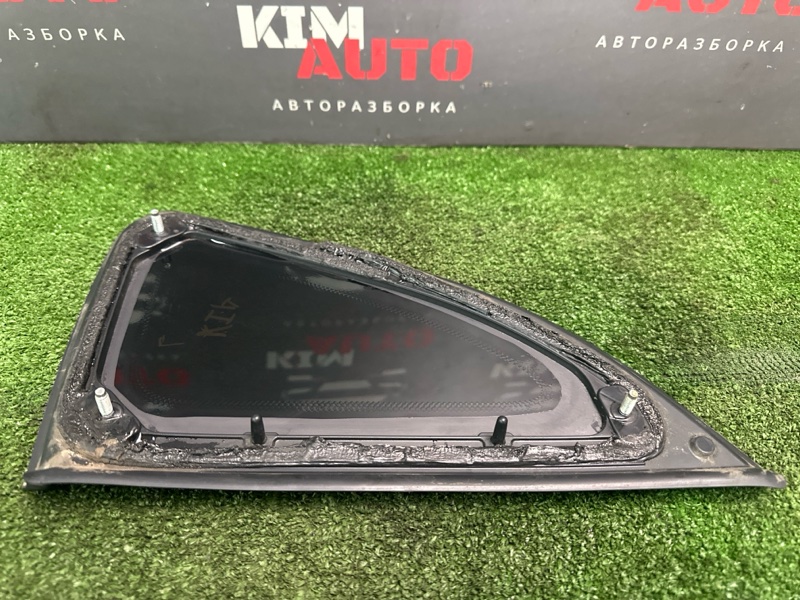 Стекло глухое заднее Kia Rio 3 2012 HB