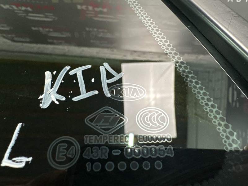 Стекло глухое заднее Kia Rio 3 2012 HB