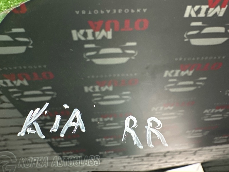 Стекло двери Kia Rio 3 2012 HB