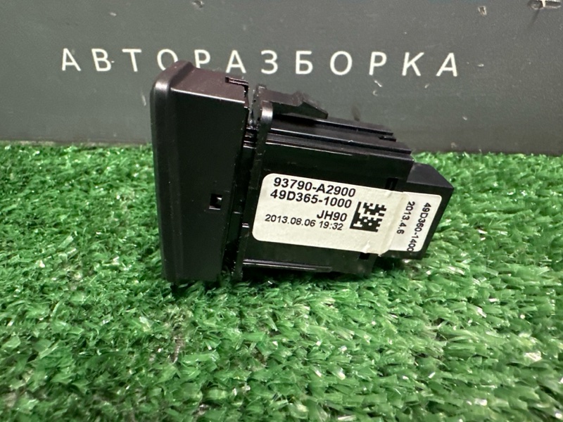 Кнопка аварийной сигнализации Kia Ceed 2 2014 JD