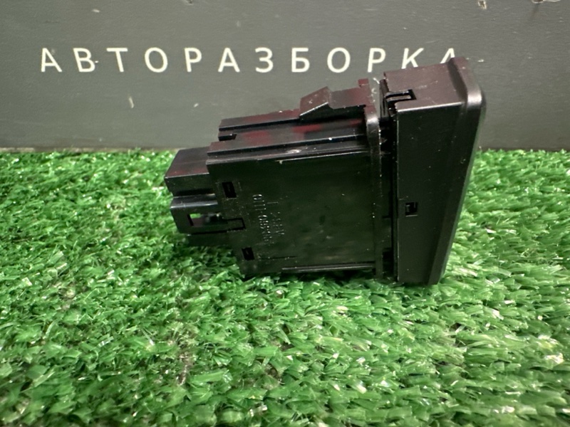 Кнопка аварийной сигнализации Kia Ceed 2 2014 JD