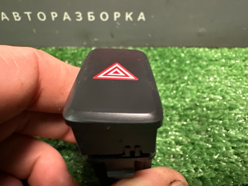 Кнопка аварийной сигнализации Kia Ceed 2 2014 JD