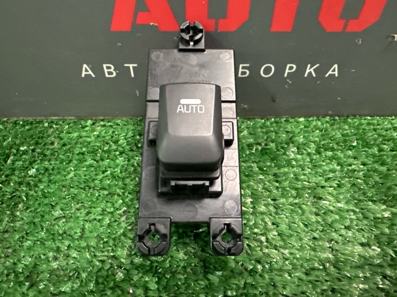 Кнопка стеклоподъемника Kia Ceed 2 2014 JD