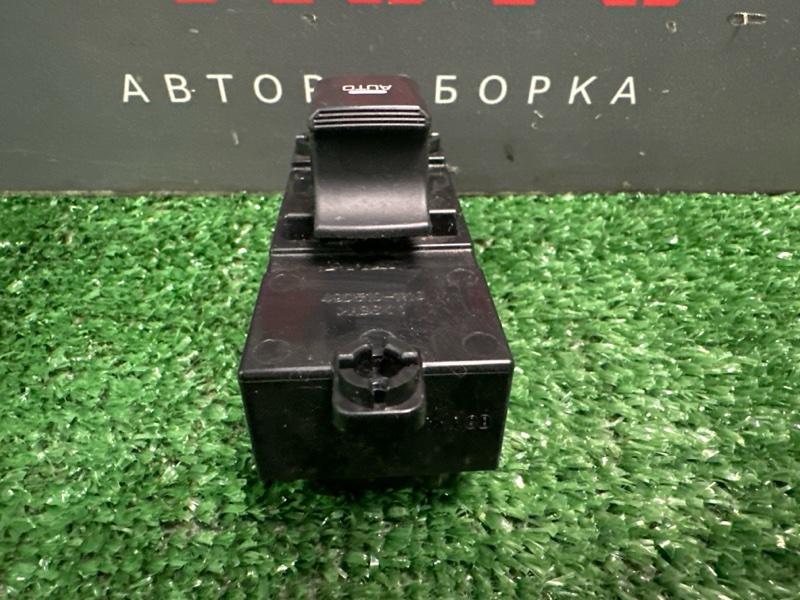 Кнопка стеклоподъемника Kia Ceed 2 2014 JD