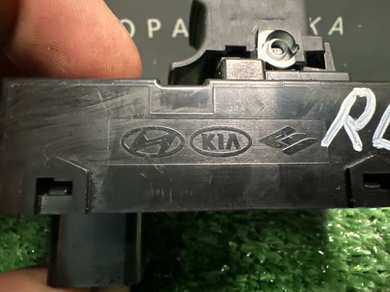 Кнопка стеклоподъемника Kia Ceed 2 2014 JD