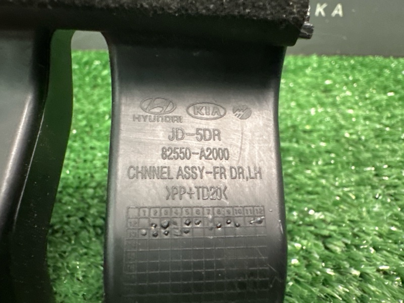Держатель стекла двери Kia Ceed 2 2014 JD