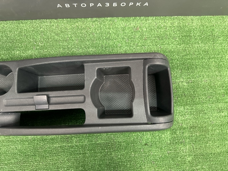 Консоль центральная Skoda Yeti 2011