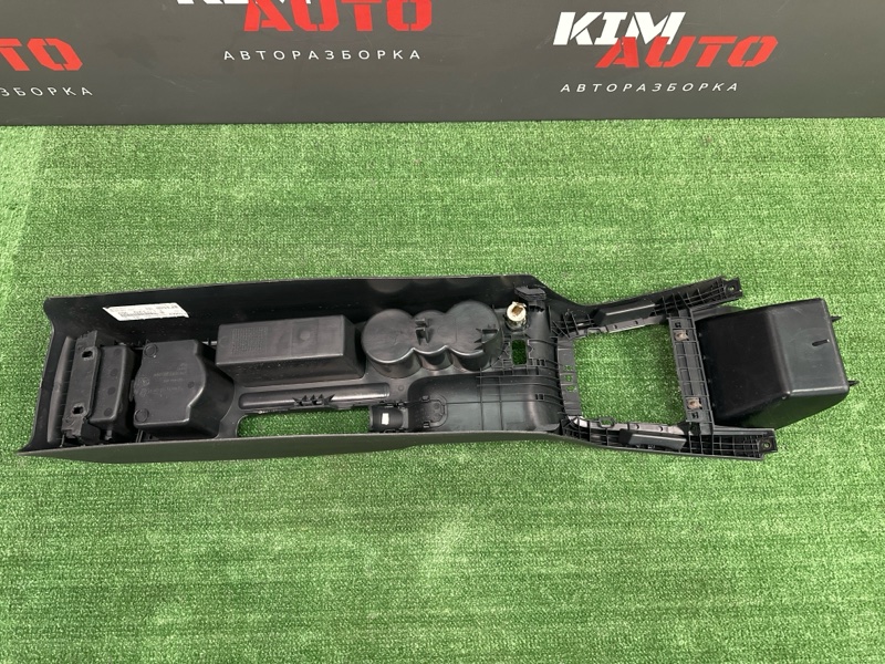 Консоль центральная Skoda Yeti 2011