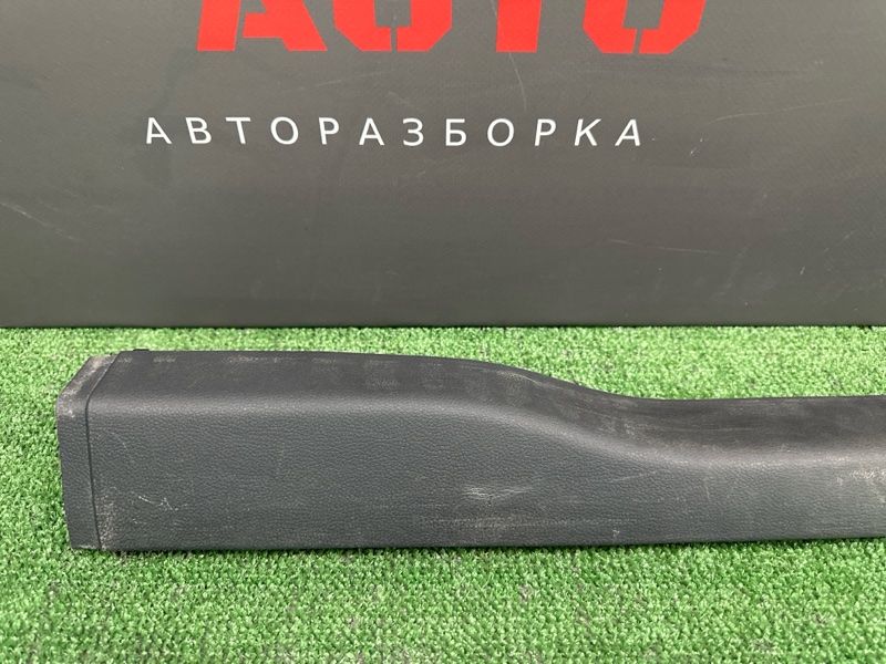 Накладка порога внутренняя Skoda Yeti 2011