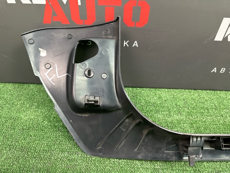 Накладка порога внутренняя Skoda Yeti 2011