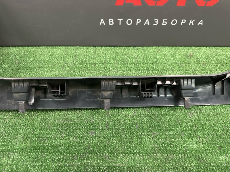 Накладка порога внутренняя Skoda Yeti 2011