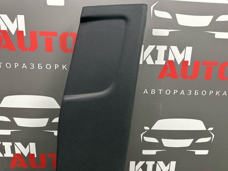 Накладка центральной стойки нижняя Skoda Yeti 2011