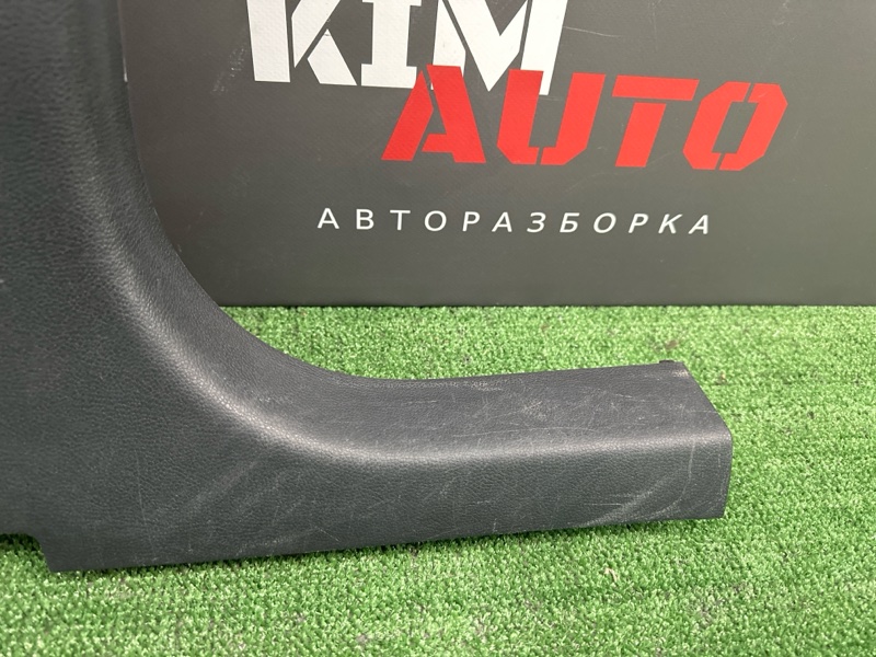 Накладка центральной стойки нижняя Skoda Yeti 2011