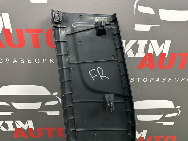 Накладка центральной стойки нижняя Skoda Yeti 2011