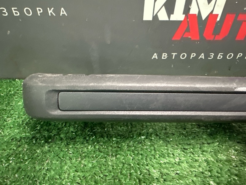 Направляющая шторки багажного отсека Skoda Yeti 2011