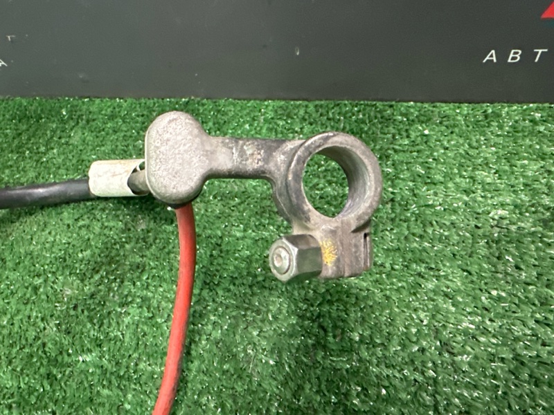 Клемма + АКБ Skoda Yeti 2011