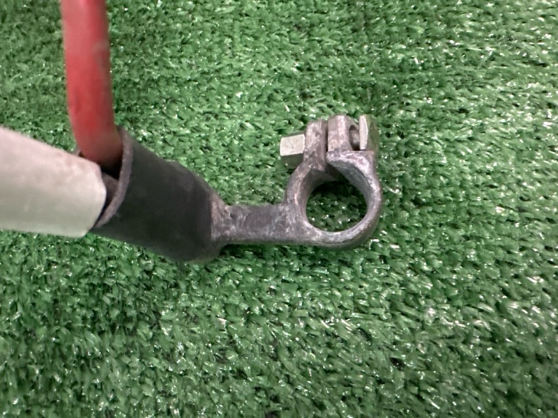 Клемма + АКБ Skoda Yeti 2011