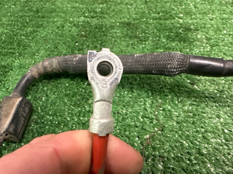 Клемма + АКБ Skoda Yeti 2011