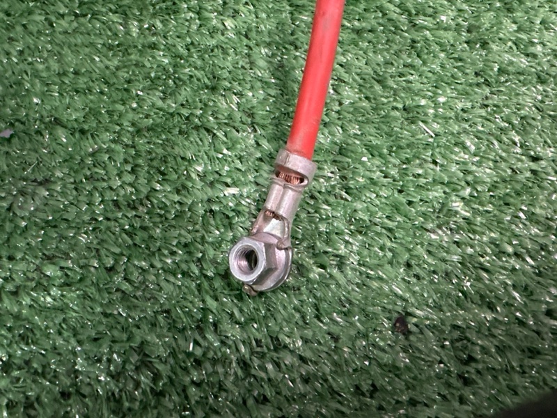 Клемма + АКБ Skoda Yeti 2011