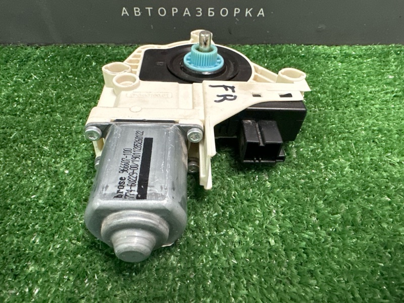 Моторчик стеклоподъёмника Skoda Yeti 2011