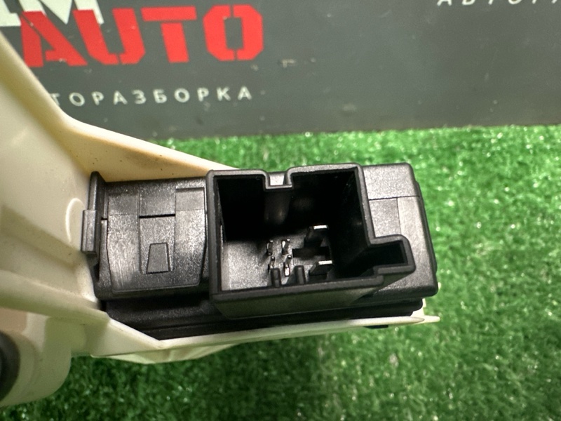 Моторчик стеклоподъёмника Skoda Yeti 2011