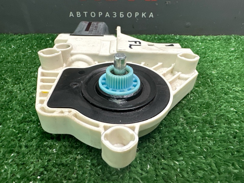 Моторчик стеклоподъёмника Skoda Yeti 2011