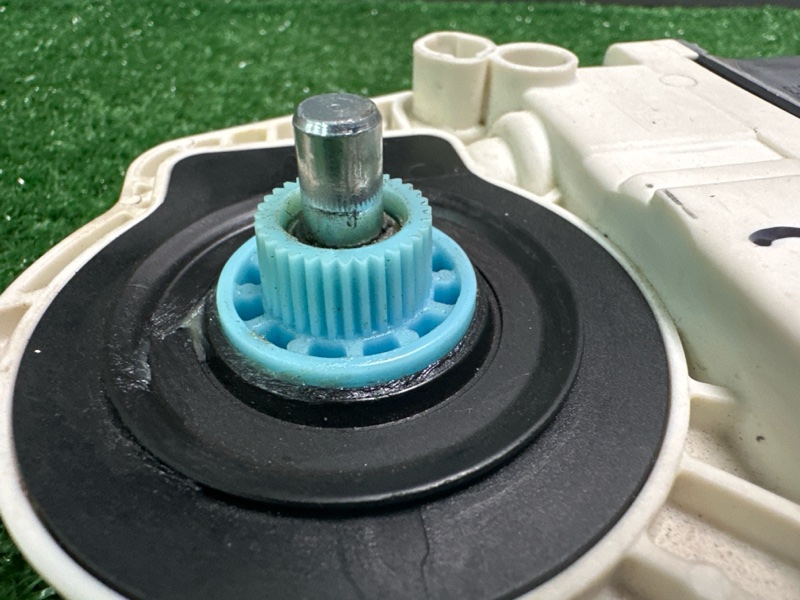 Моторчик стеклоподъёмника Skoda Yeti 2011