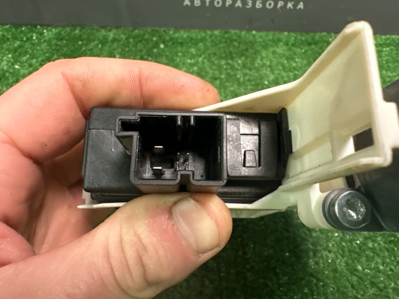 Моторчик стеклоподъёмника Skoda Yeti 2011
