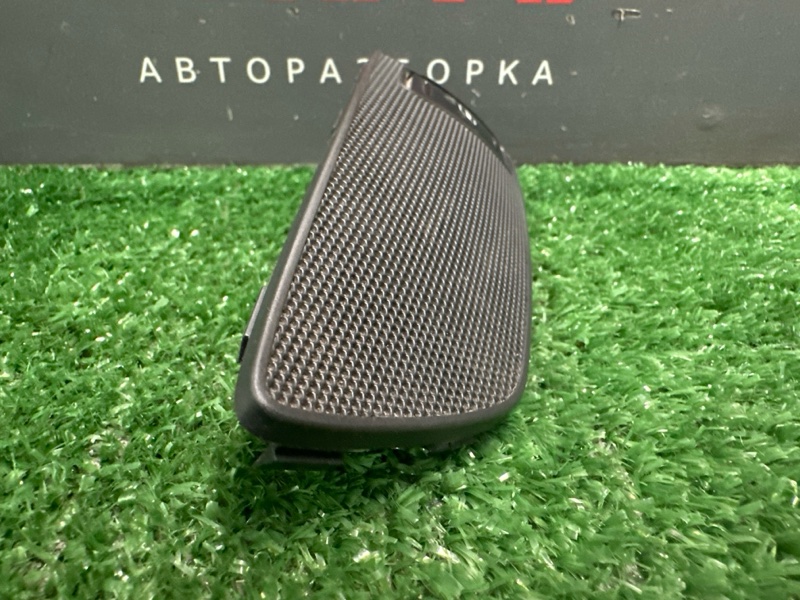 Кнопка стеклоподъемника Skoda Yeti 2011