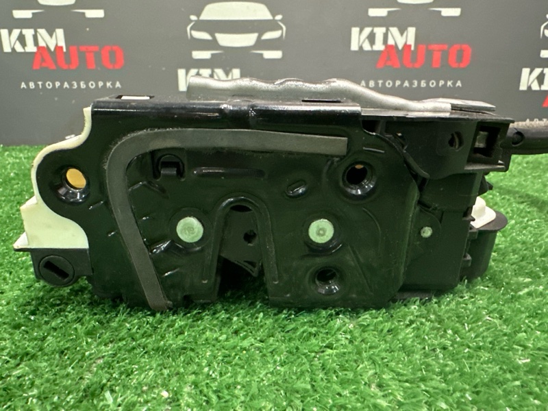 Замок двери Skoda Yeti 2011