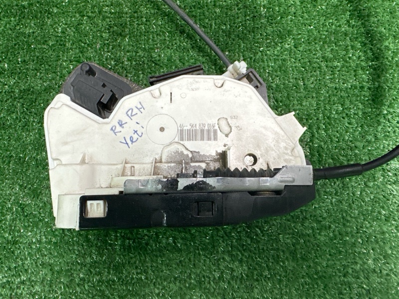 Замок двери Skoda Yeti 2011